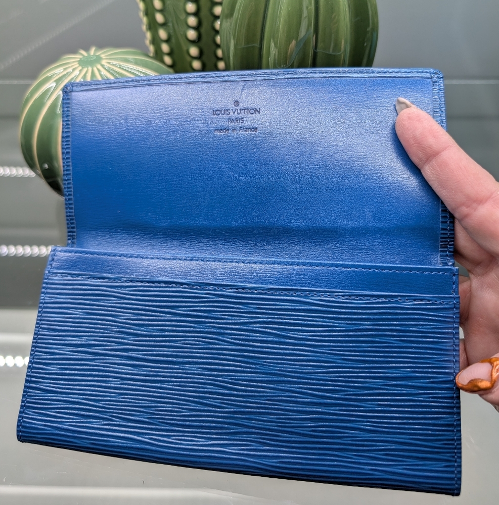 Louis Vuitton Vibrant Blue Epi Leather Wallet - Picture 2 of 9